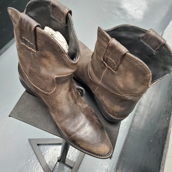 Leather boots - Picture 10 of 11